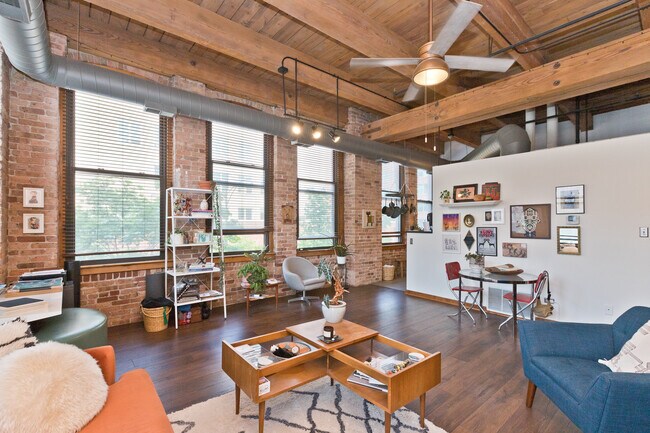 Foto del edificio - 400 S Green St
