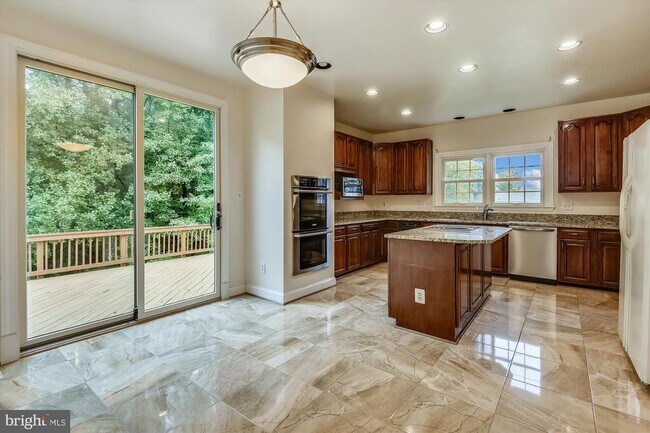 Foto del edificio - 9715 Middleton Ridge Rd