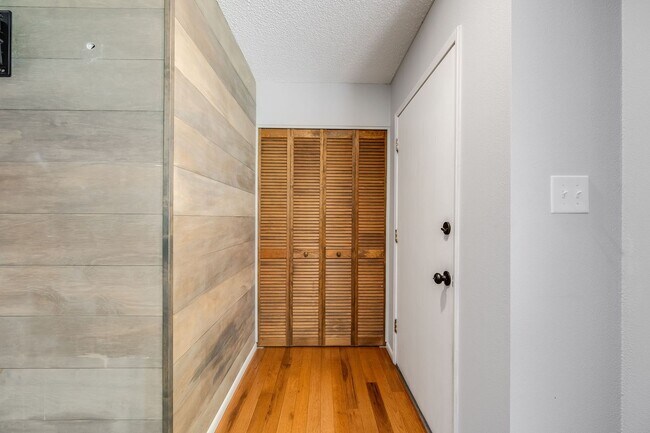 Foto del edificio - 2 Bedroom 2.5 Bath Townhome in Southeast D...