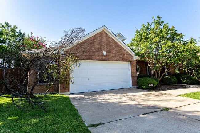 Building Photo - 4 br, 2 bath House - 204 Water Oak Dr