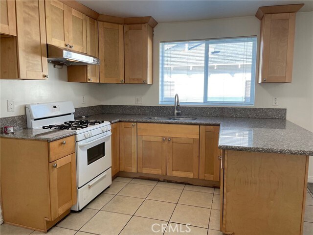Foto principal - 755 Yale St