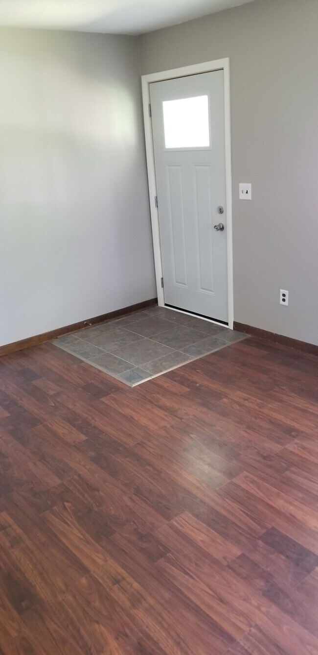 306 Sycamore St Unit .5, Riverside, IA 52327 Apartments 306 Sycamore