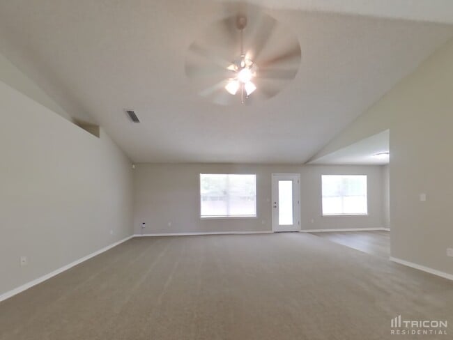 Building Photo - 2727 Fox Creek Dr E