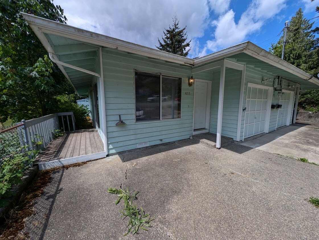 Primary Photo - Two Bedroom Duplex in the Heart of Bremert...