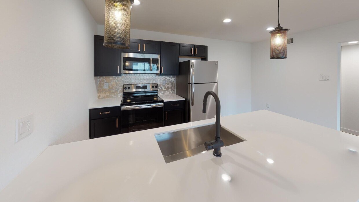 Photo - 5103 Live Oak St (Dallas, TX)