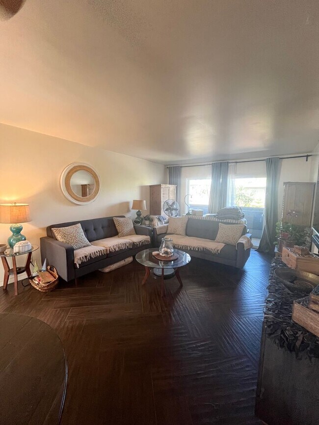 Building Photo - PERFECTLY LOCATED 1BD/1BA CONDO IN PACIFIC...