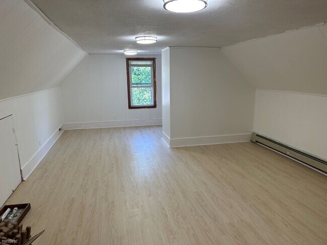 Foto del edificio - 4 br, 1 bath Duplex - 53 Bow Street 2