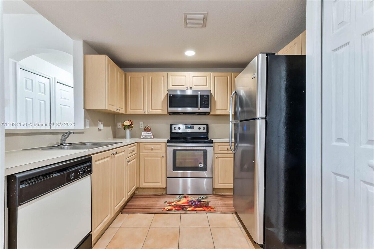 Primary Photo - 6720 NW 114th Ave
