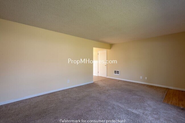 Foto del edificio - Two Bedroom Single Level Home In Beaverton...