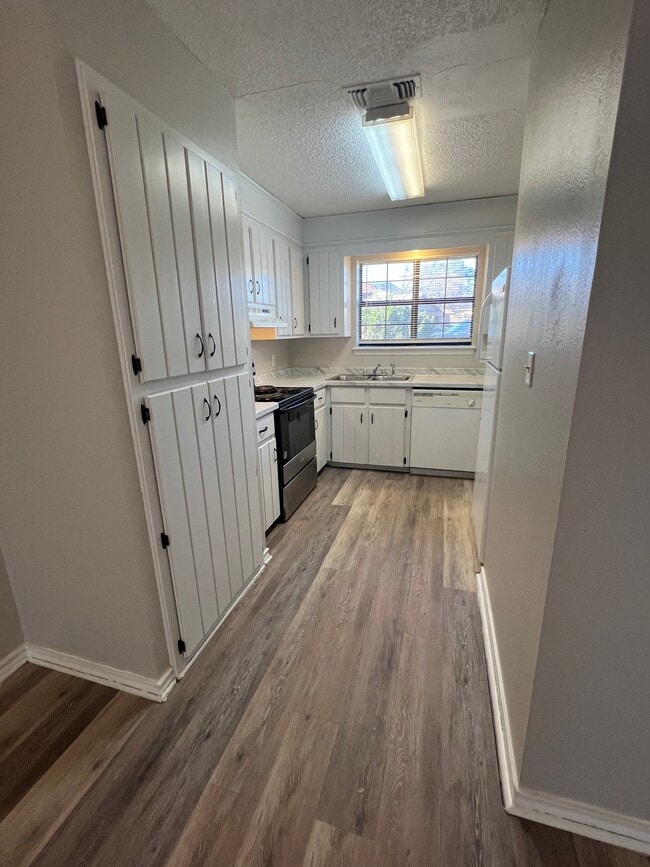 Foto del edificio - 4 Robin Dr