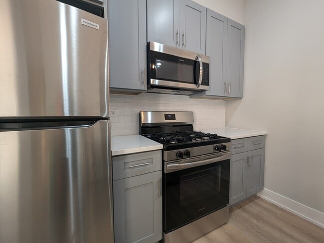Building Photo - 421 W Belden