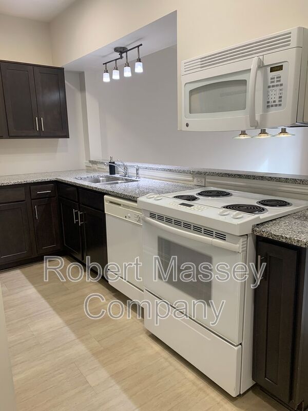 Foto del edificio - 2745 Grinstead Dr