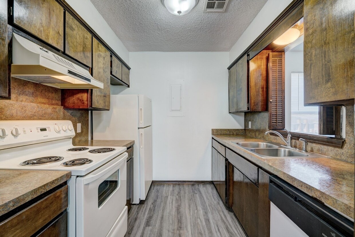 Primary Photo - Spacious 2br 2ba