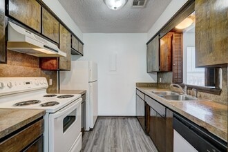 Building Photo - 3105 SE Surrey Ln