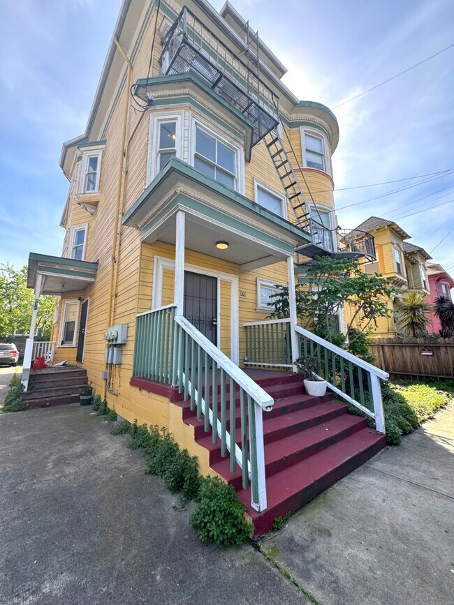 Victorian home split up into 4 units - 871 27th St