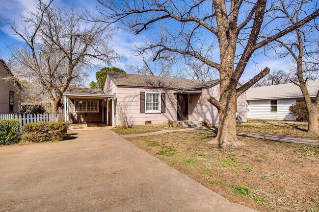 Building Photo - Lovely 3-Bedroom Home with 2 Bathrooms in Lubbock – 1,256 Sq. Ft. of Comfort!