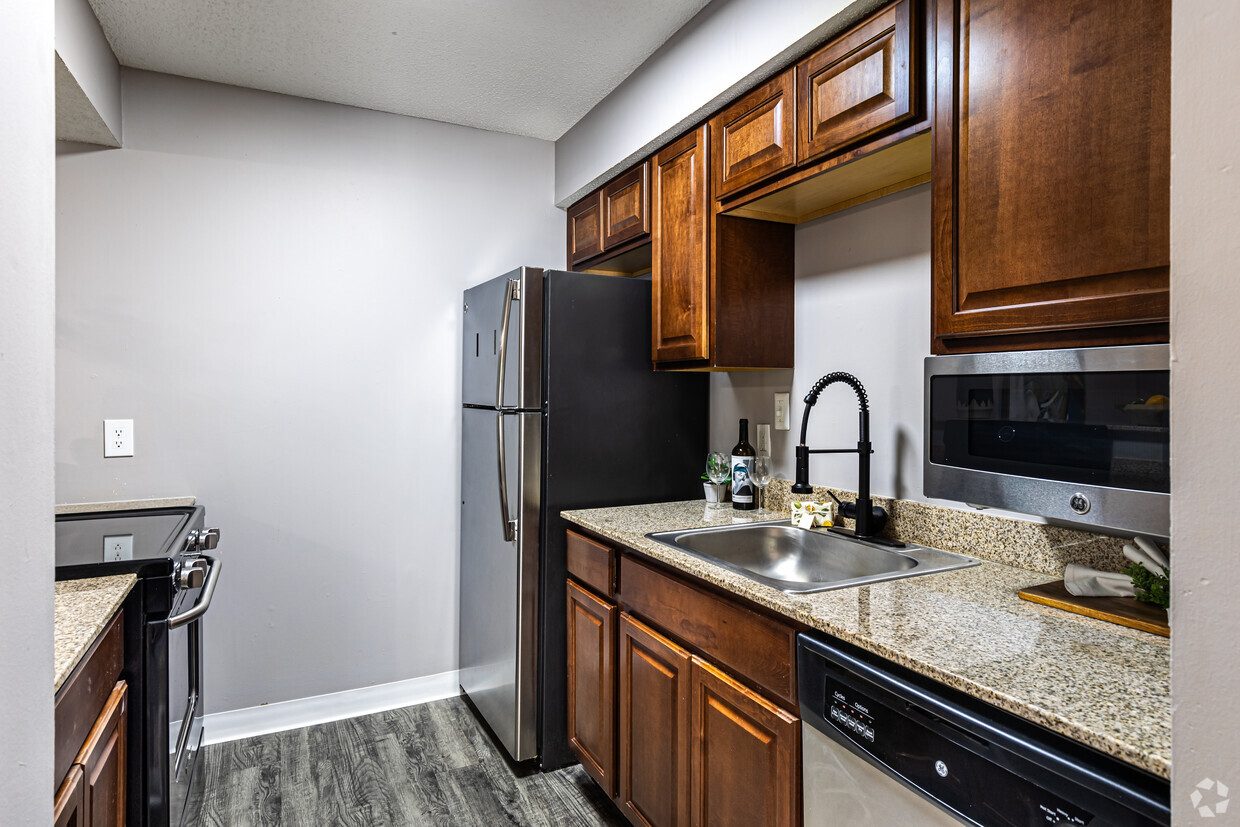 2BR, 2BA - 850SF Kitchen - University Villa Apartments