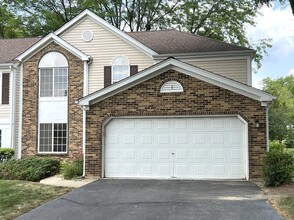 Building Photo - 812 Canterbury Ln