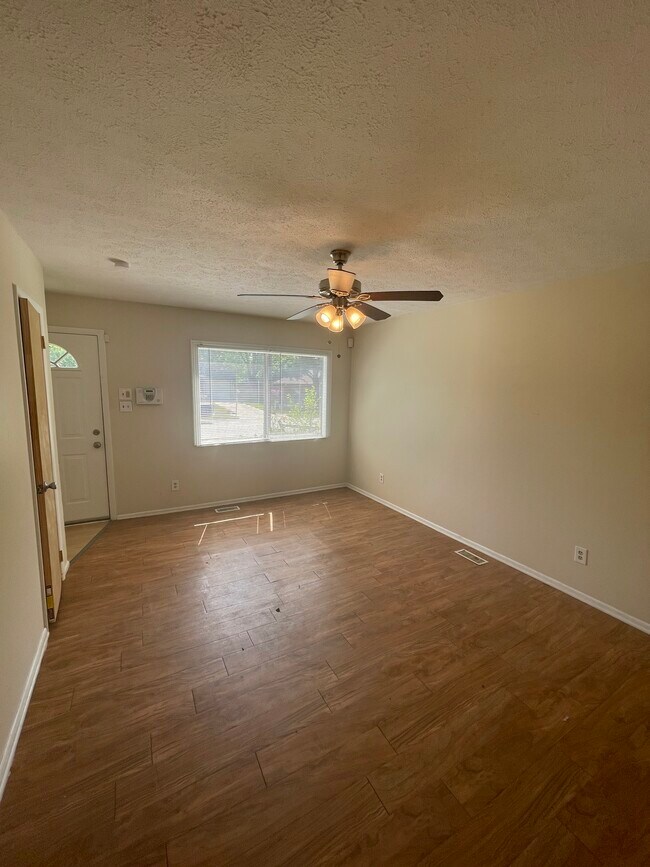 Building Photo - 4156 Mellis Dr