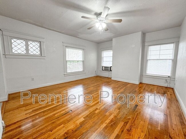 Foto del edificio - 3708 Baltimore Ave