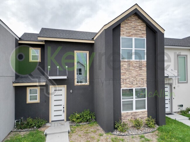 Building Photo - Stunning 3- bed/ 2.5 upgraded luxury townh...