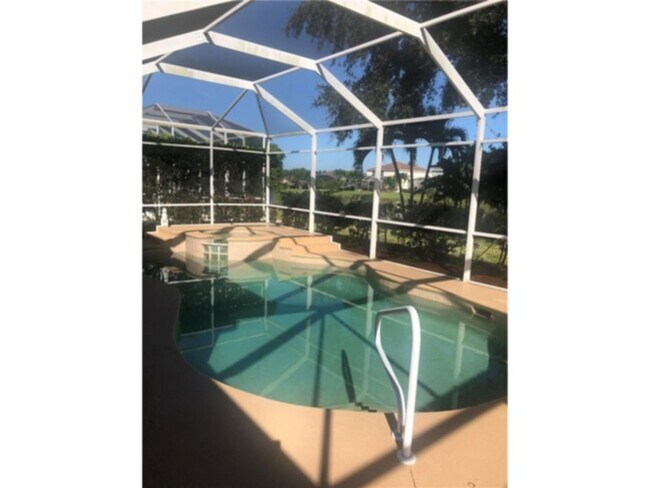 Foto del edificio - Beautiful spacious 5 bedroom 3.5 bathroom ...