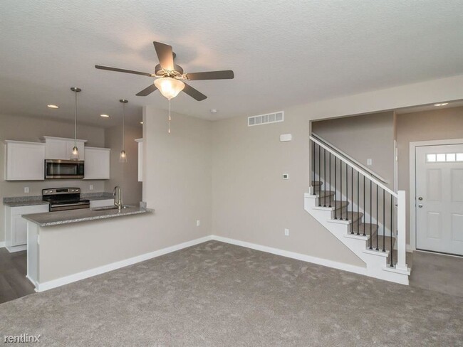 Building Photo - 3 br, 2.5 bath Townhome - Covenant Cove To...