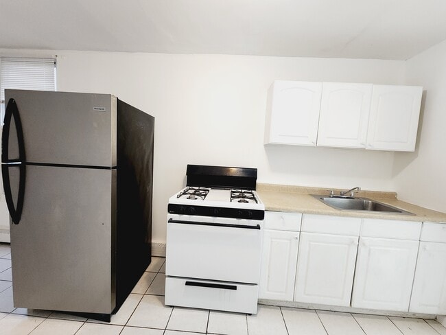 90 Armstrong Ave 2L - 88 Armstrong Ave
