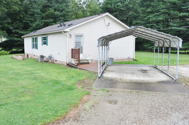 Side entry with carport - 404 Neighbor St