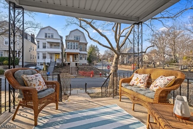 Building Photo - 211 Hillside Ave