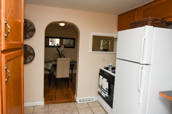 Kitchen - 725 Meade St