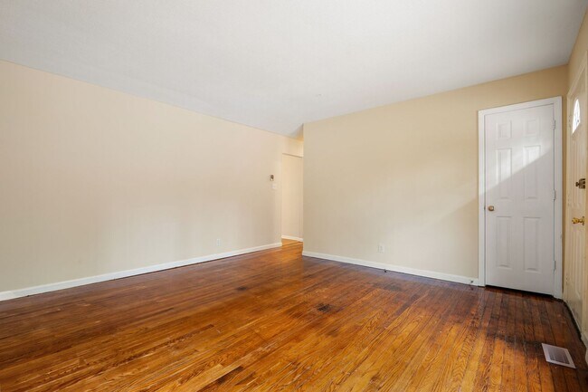 Foto del edificio - Available Now: Single Family Home Downtown Durham