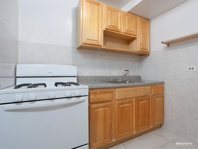 Foto del edificio - 495 E 7th St