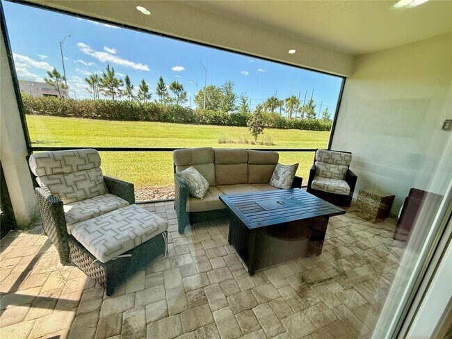 Foto del edificio - 8141 Sternway Rd