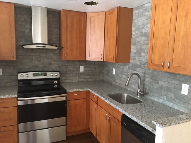 Building Photo - The Highlander Apartments