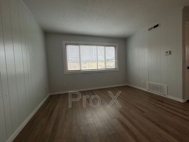 Building Photo - 969 W Holly St