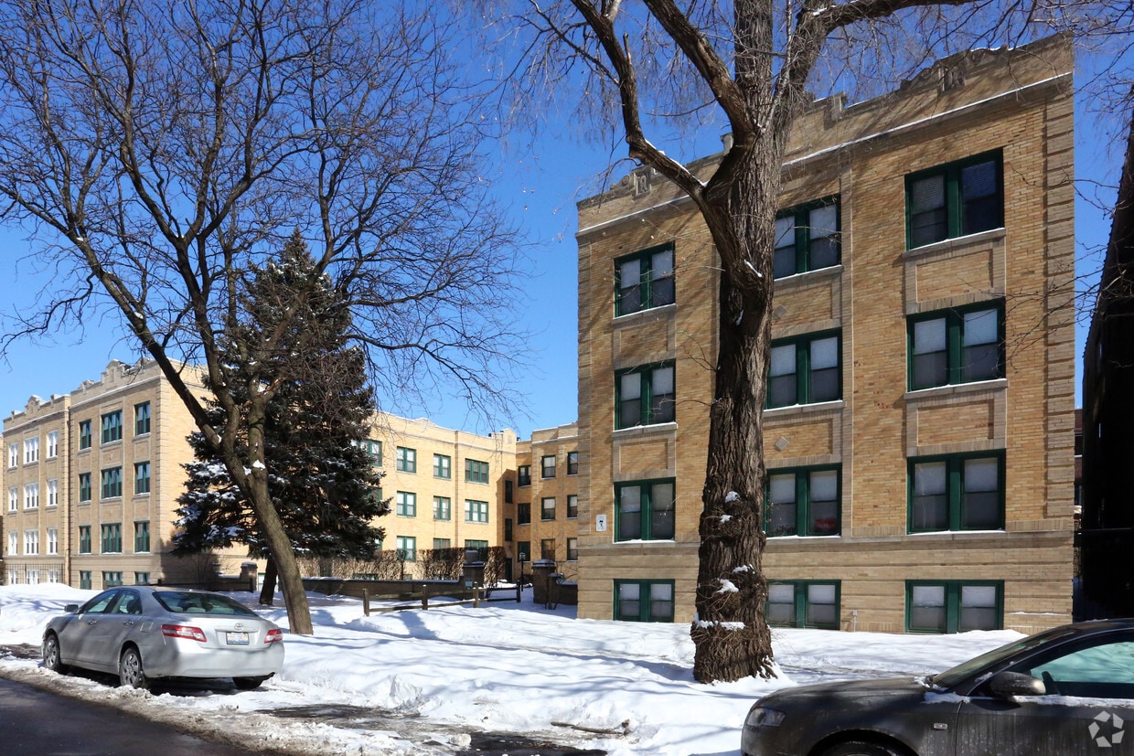 Building Photo - Mozart Court
