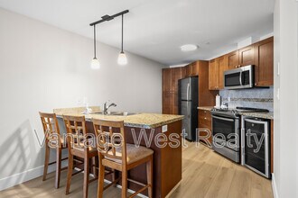 Building Photo - 4205-4205 Gellatly Rd