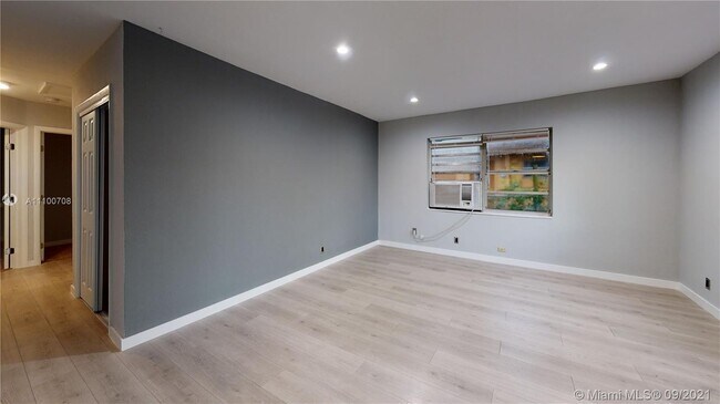 Foto del edificio - 404 NW 21st Terrace