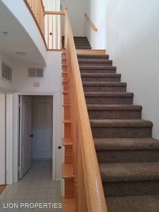 Foto del edificio - 3 br, 3 bath House - 16855 ROOSEVELT LN