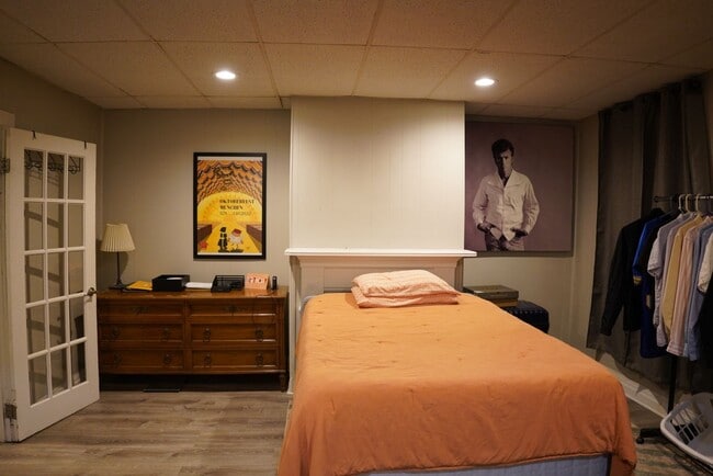 Building Photo - 3216 Jane St