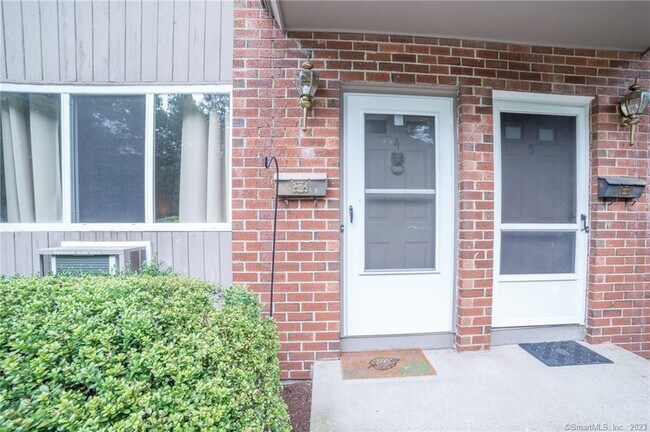 Foto del edificio - 244 New Britain Ave