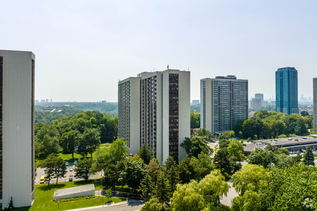 Building Photo - 55-65 Wynford Heights Cres