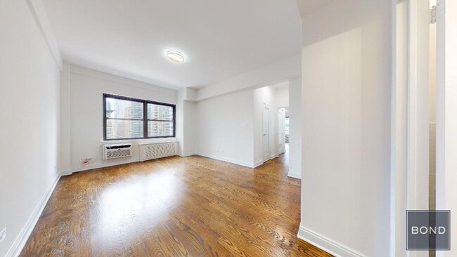 Building Photo - 157e E 57th St