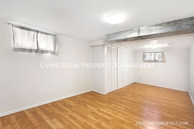 Building Photo - 7034 N Wilbur Ave