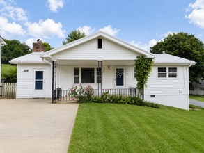 Building Photo - 320 Independence Dr