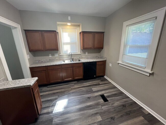 Foto del edificio - 4851 Foley Rd 4BR/1BA (Oak Hills)