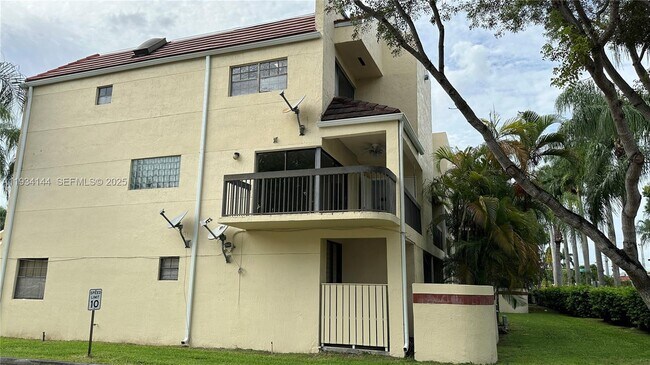 Building Photo - 8834 SW 130th Ct