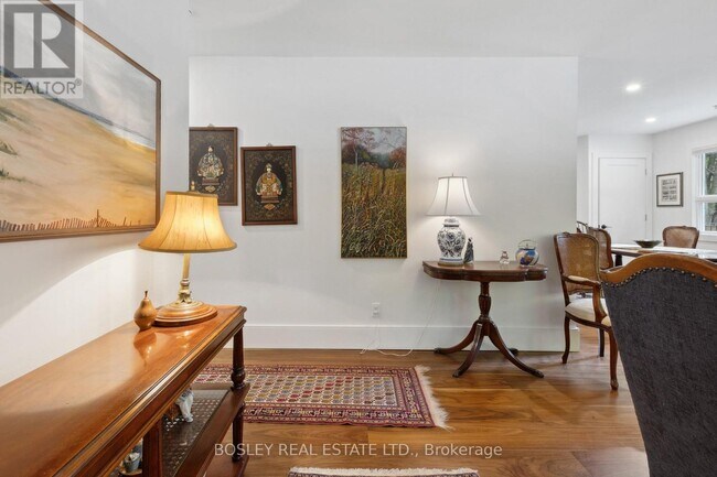 Photo du bâtiment - 32 Louisa St W