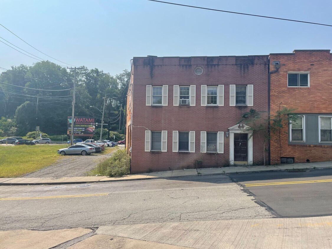 7 Glenbury St Unit 1, Pittsburgh, PA 15234 Room for Rent in